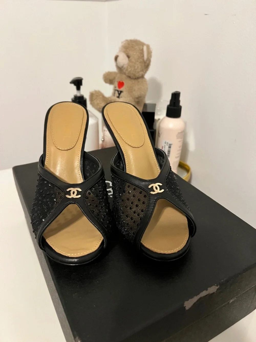 CHANEL size 37
